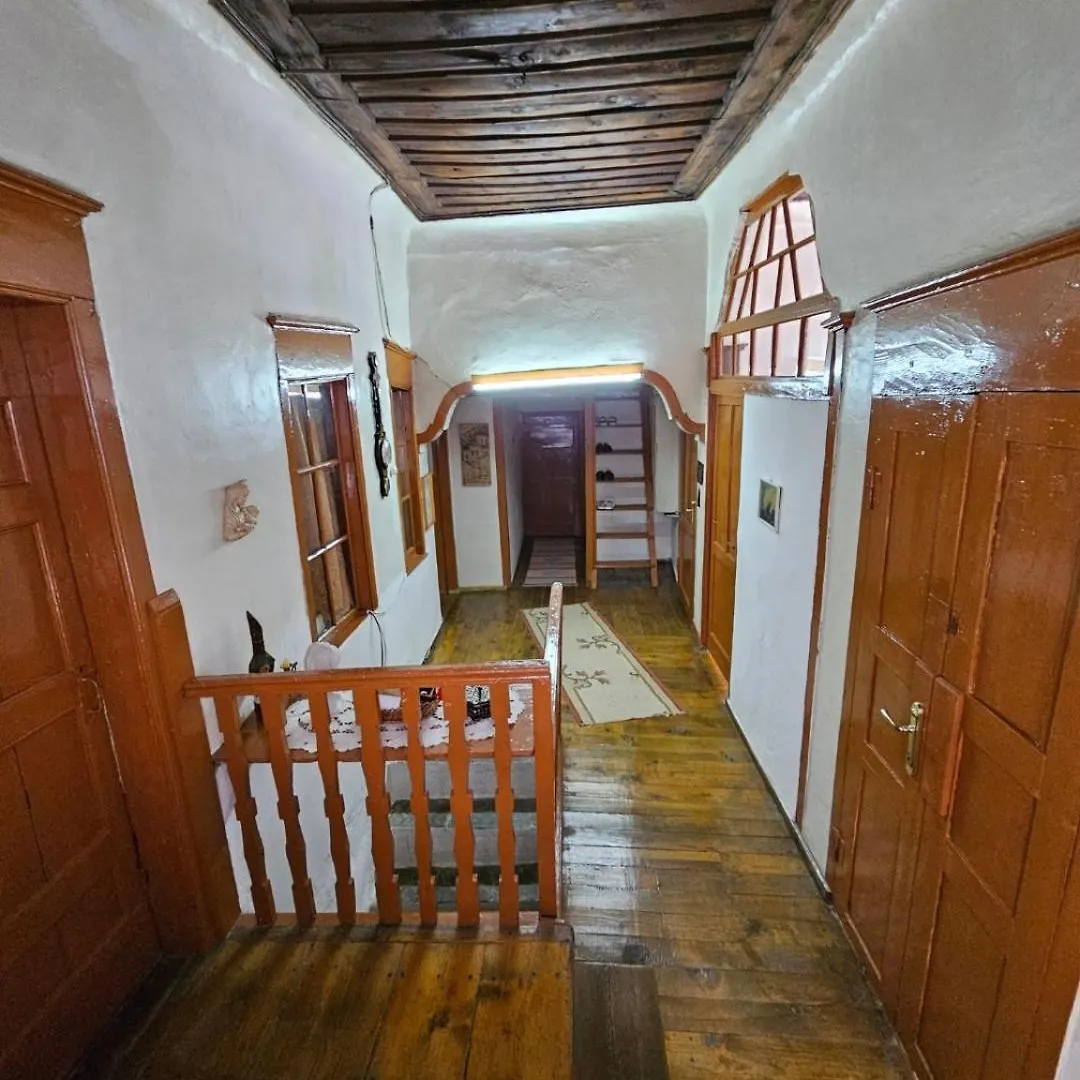 Guest House Panorama Berat Bed & Breakfast