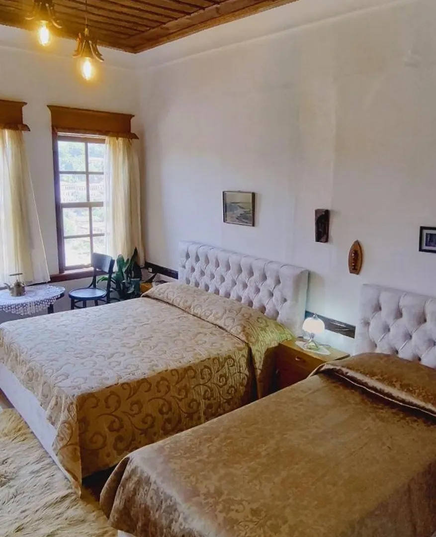 Guest House Panorama Berat Bed & Breakfast